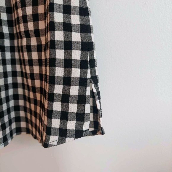 Black and white checkerboard pattern short-sleeve blouse - Picture 3 of 5